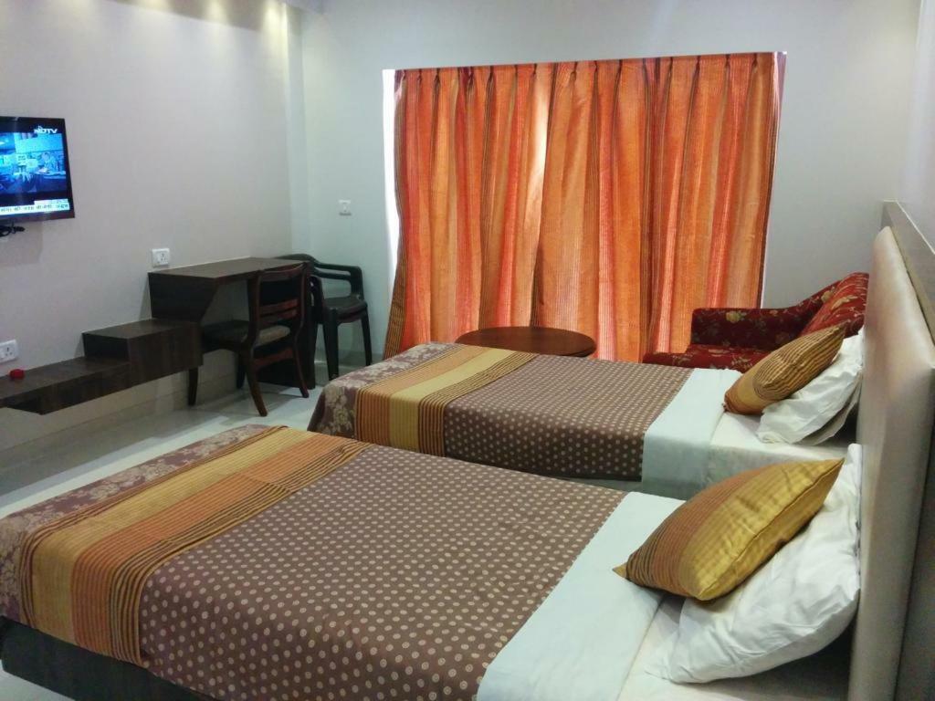 Usha Ascot Hotel Matheran Bagian luar foto