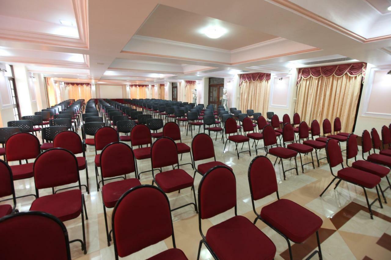 Usha Ascot Hotel Matheran Bagian luar foto