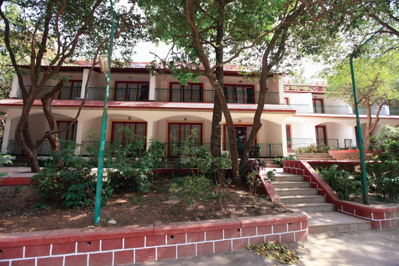 Usha Ascot Hotel Matheran Bagian luar foto