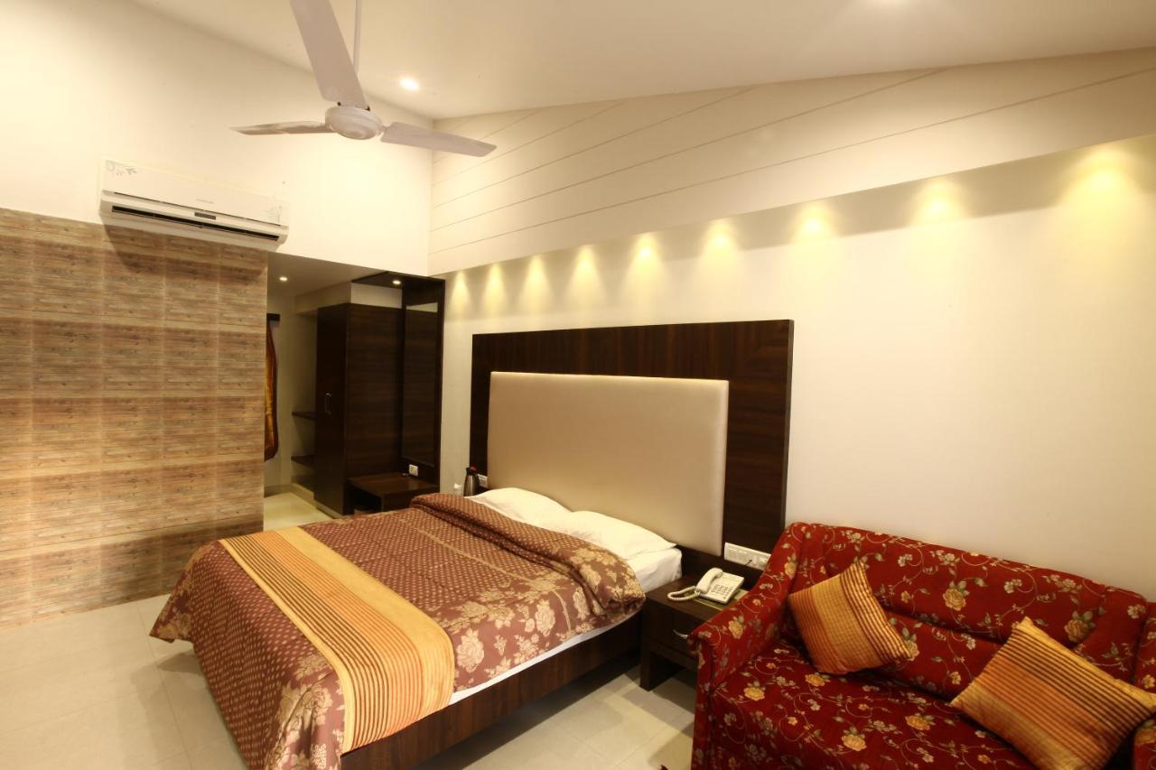 Usha Ascot Hotel Matheran Bagian luar foto