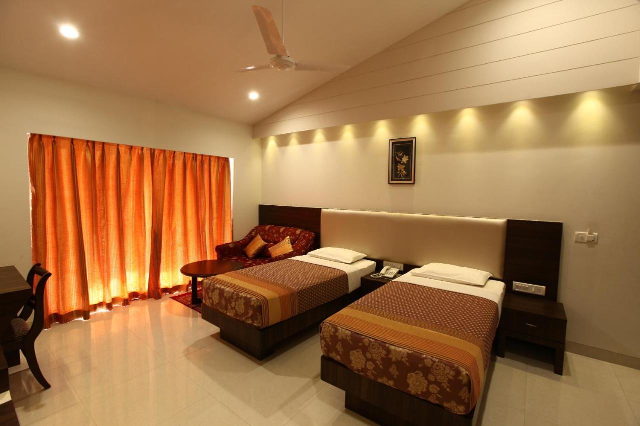 Usha Ascot Hotel Matheran Bagian luar foto