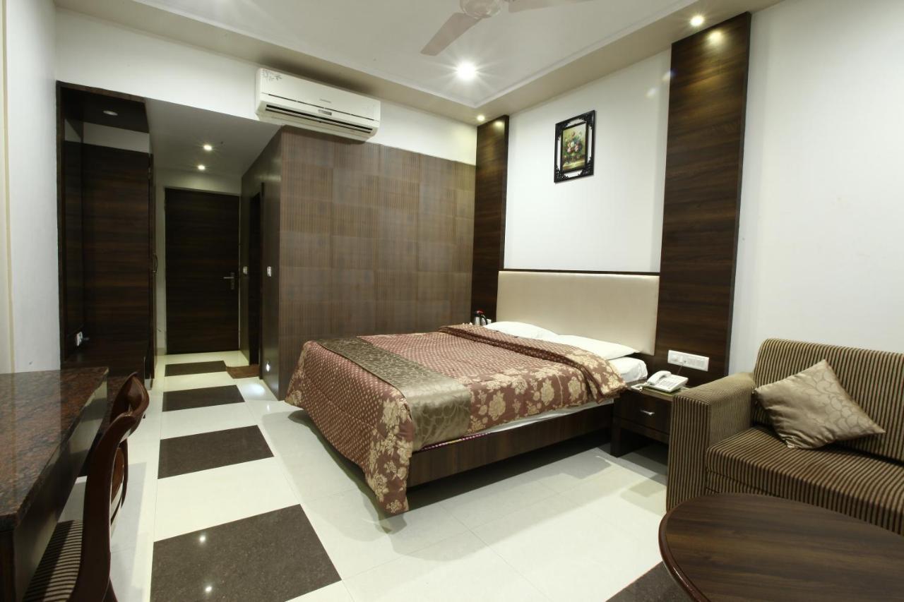 Usha Ascot Hotel Matheran Bagian luar foto